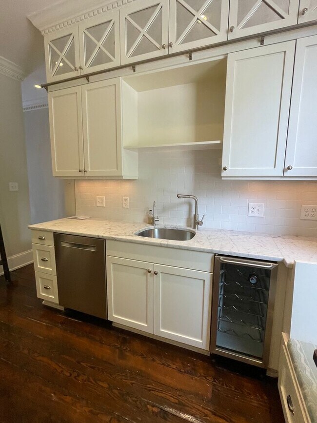 Building Photo - Georgetown Splendor with Garage Parking