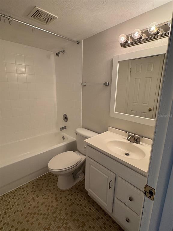 Building Photo - 3861 S Lake Dr