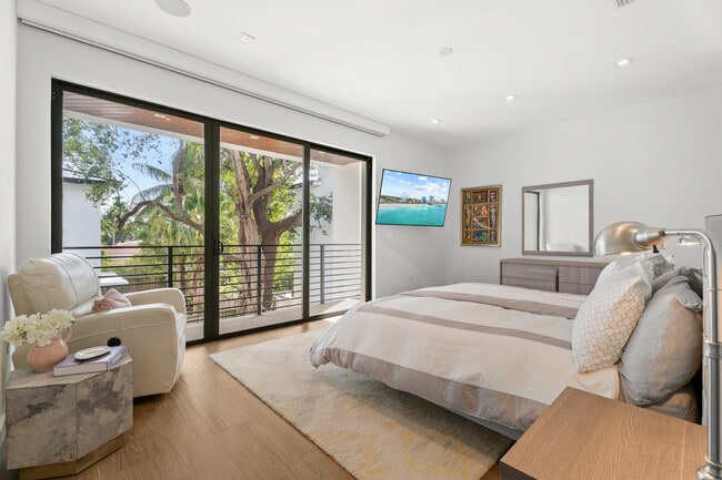 Building Photo - 3276 Day Ave