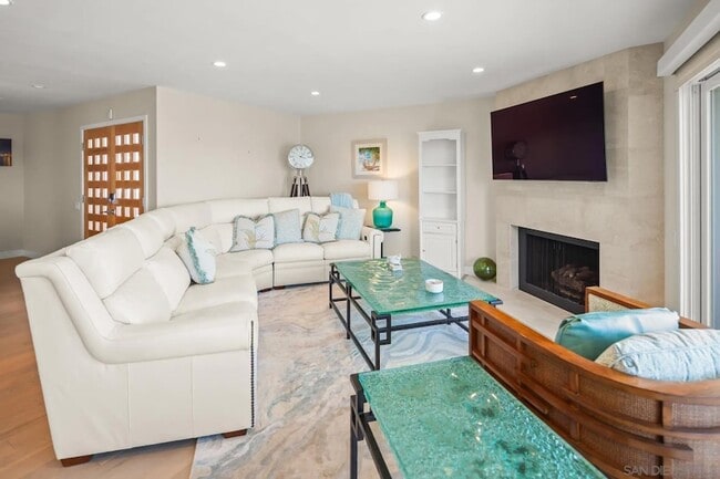 Building Photo - 8 Antigua Ct