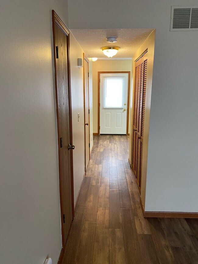 Building Photo - New Listing!