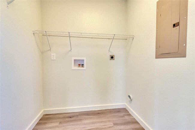 Building Photo - 1310 FM 487