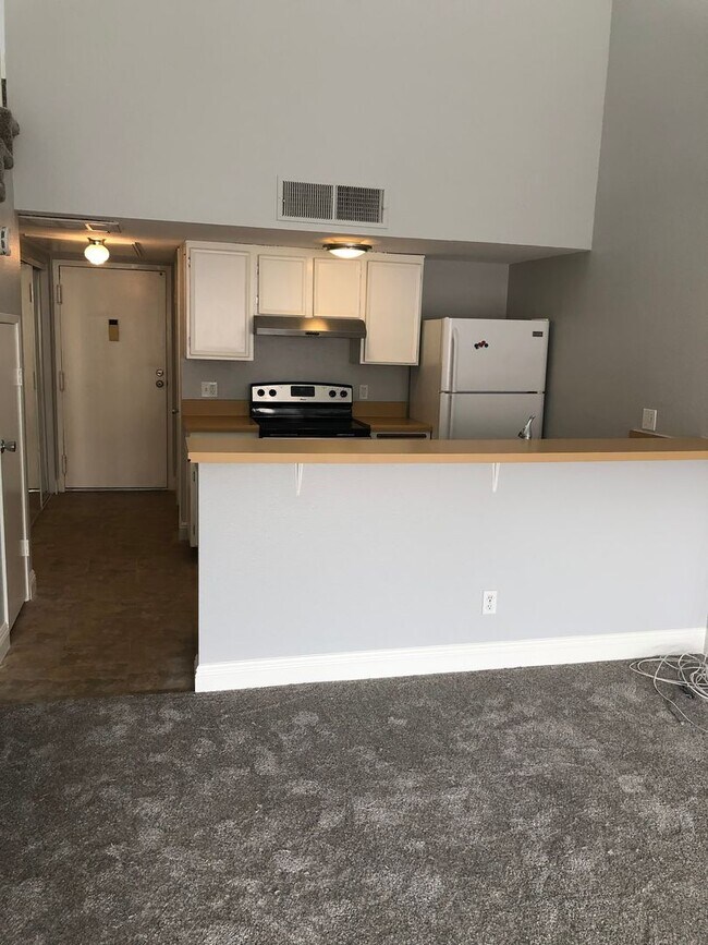 Building Photo - Mission Verde Top Floor-End Unit Loft Bedroom Condo in the Heart of Mission Valley near SnapDrago...