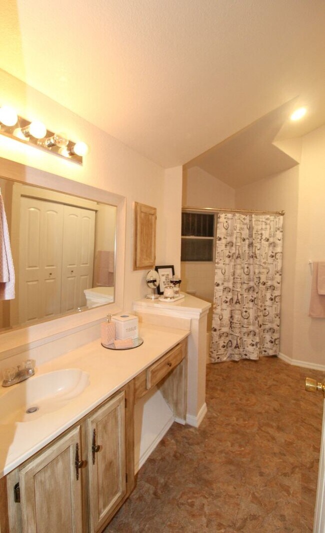 Building Photo - 11150 Loma Grande Dr