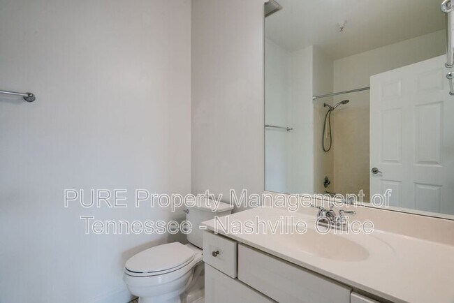 Building Photo - 760 Wedgewood Park
