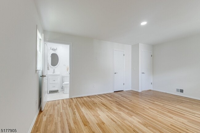 Building Photo - 50 Colonial Way