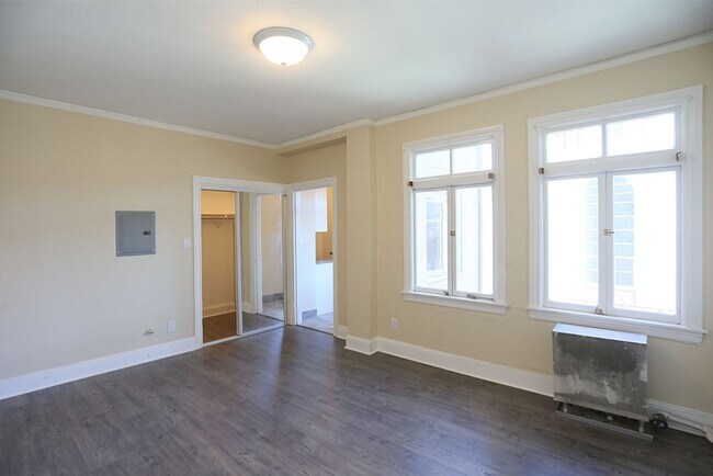 Building Photo - 494 27th Ave
