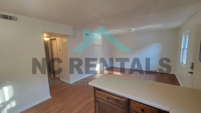Building Photo - 2559 Green Oaks Ct SE