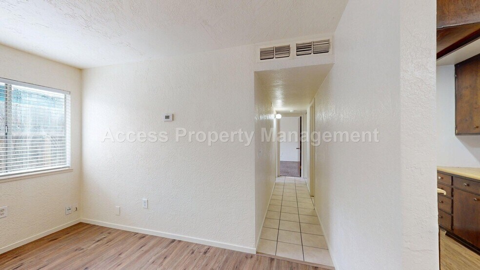 Building Photo - 709 2nd St