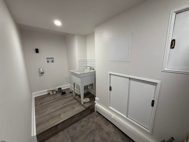 Building Photo - 102 S Raleigh Ave