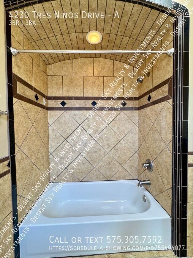 Building Photo - 4230 Tres Ninos Dr