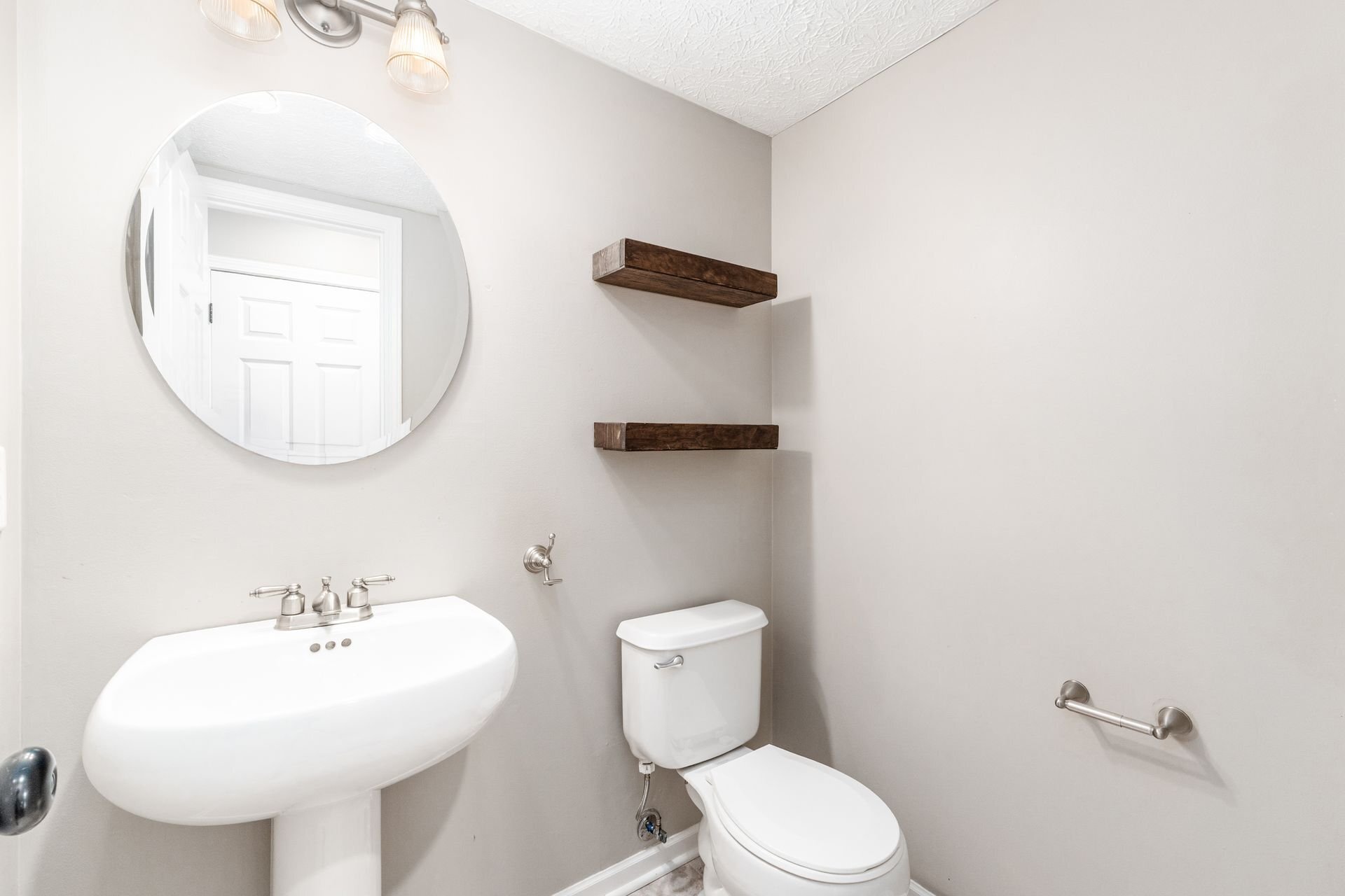 Building Photo - 8446 Olenbrook Dr