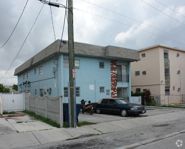 Building Photo - 510 SW 7th Ct