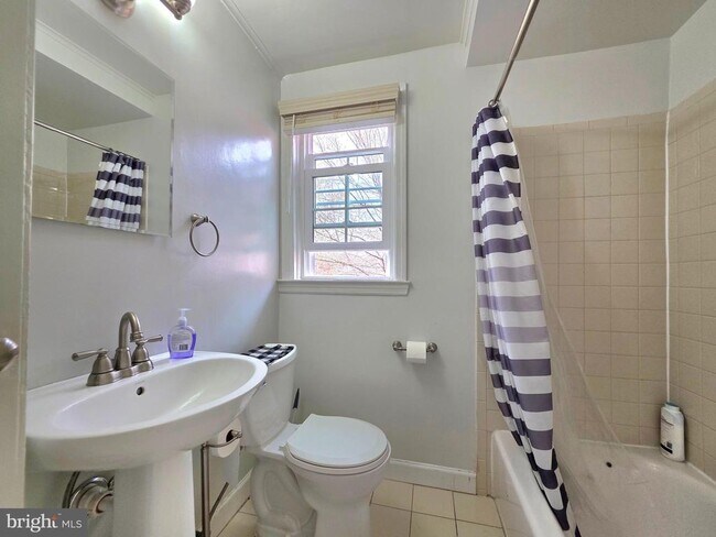 Building Photo - 6620 Boulevard View