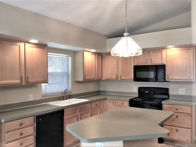 Building Photo - 16245 Coopers Hawk Ave