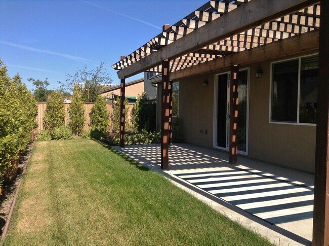 Building Photo - Single Story Craftsmen in Hollister