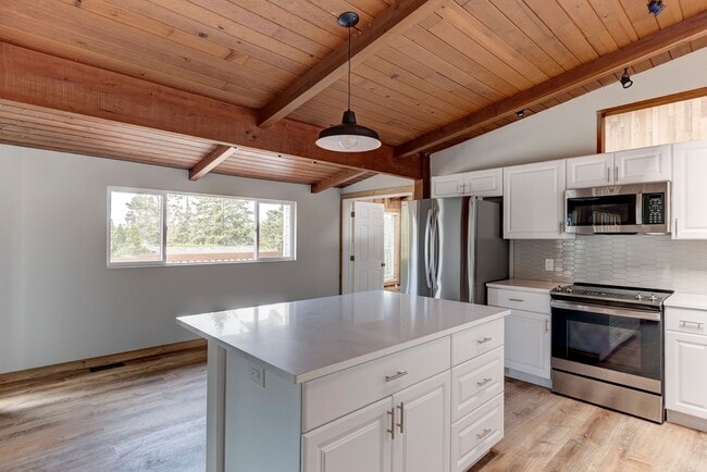 Building Photo - 4 bedroom/2 bath house in Deception Park View