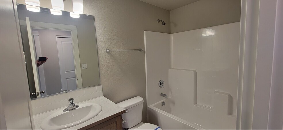 Hallway Bathroom - 5101 Holly St