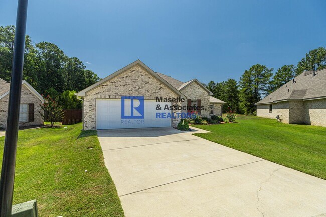 Building Photo - 1019 Silver Cir