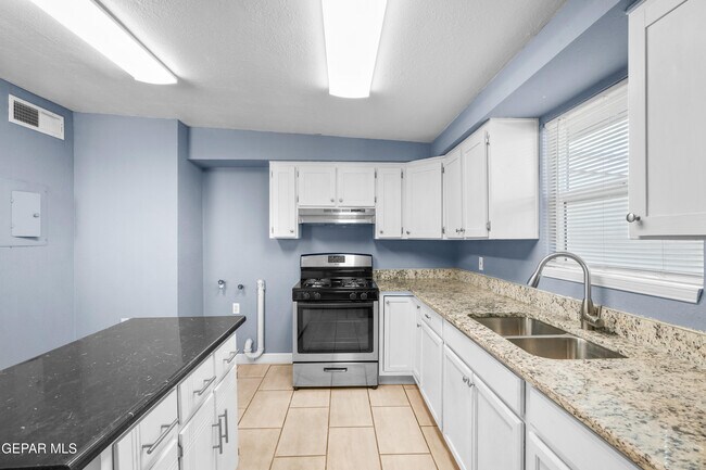 Building Photo - 3977 Las Casitas Dr