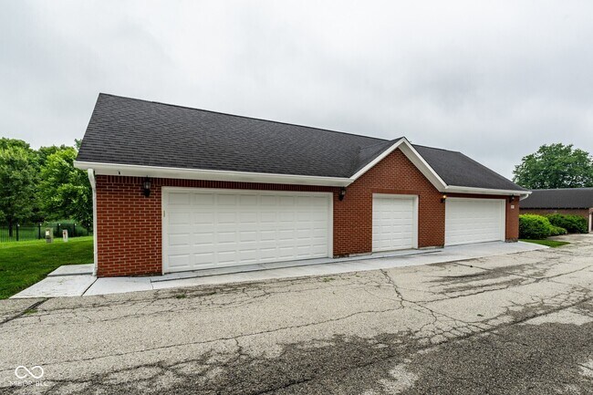 Building Photo - 5730 Lawton Loop W Dr