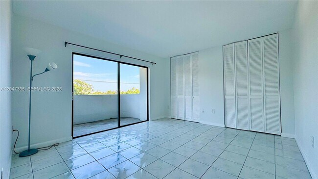 Building Photo - 130 S Shore Dr