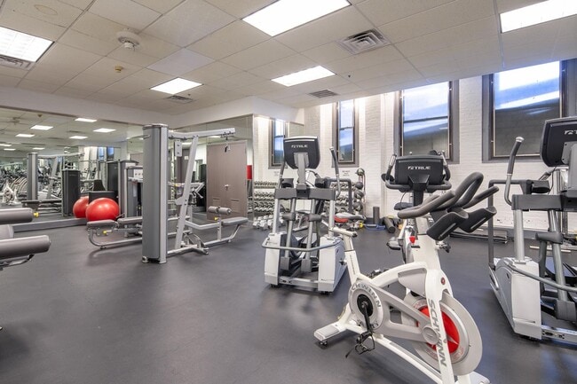 Building Photo - 501 Adams St