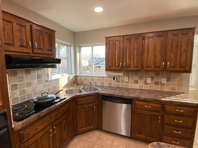 Building Photo - 2817 E El Paso St