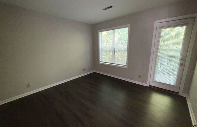 Building Photo - 3227 Bishop St