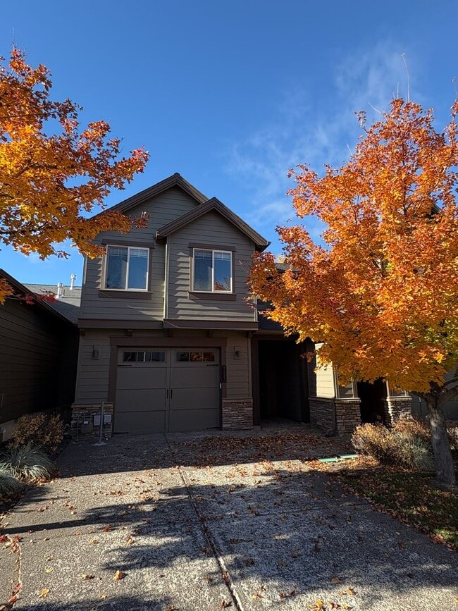 Building Photo - Beautiful 3 Bed/2.5 Bath Townhome in SE Be...