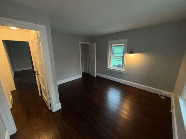 Building Photo - 35 Linden Ln