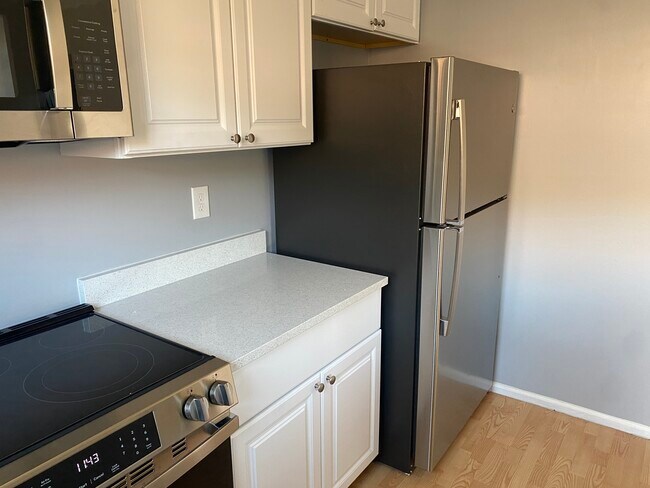 Building Photo - Sunbury Townhome