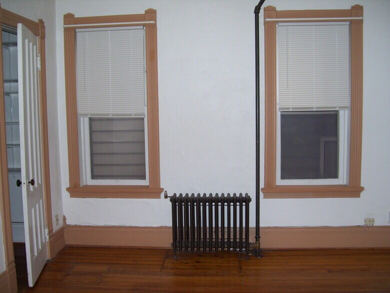 Building Photo - 914 N Salina St