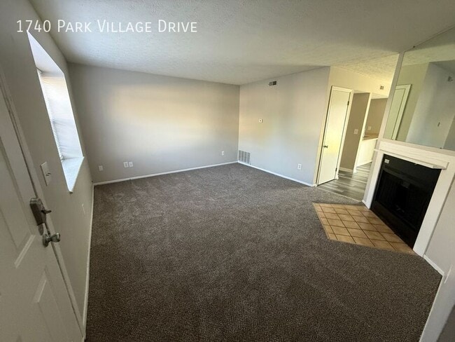 Building Photo - 1740 Park Village Dr