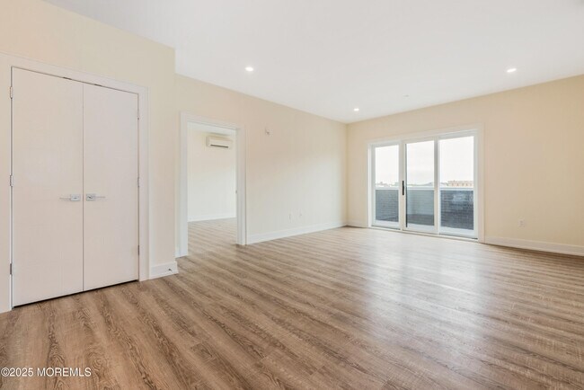 Building Photo - 700 Bangs Ave