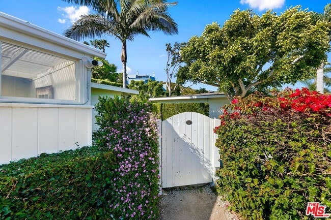 Building Photo - 26887 Sea Vista Dr