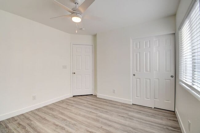 Building Photo - Great home with 4 bedrooms, 2.5 baths. New Floors Paint and Countertops.