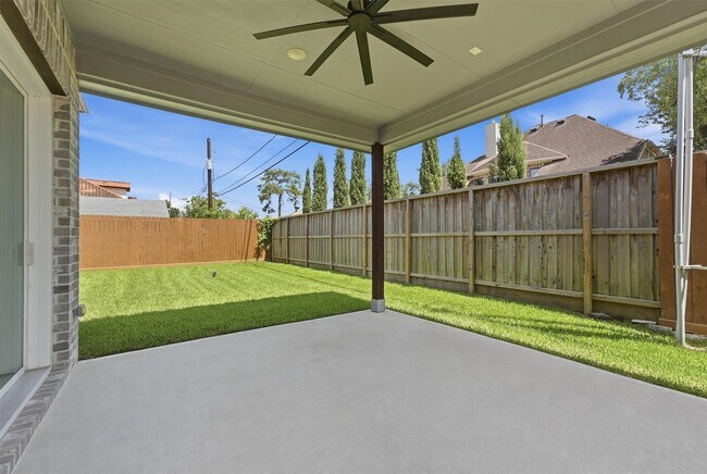 Building Photo - 1303 Gardenia Dr