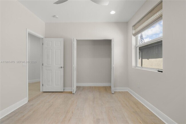 Building Photo - 1139 NE 3rd Ave