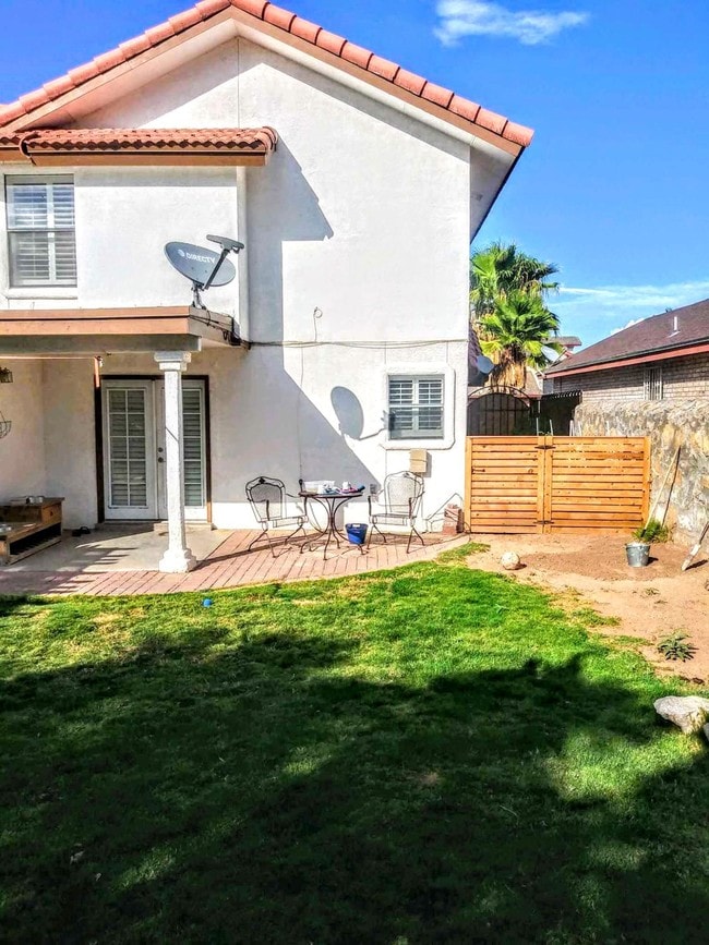 Building Photo - 12032 Meadow Gate Dr