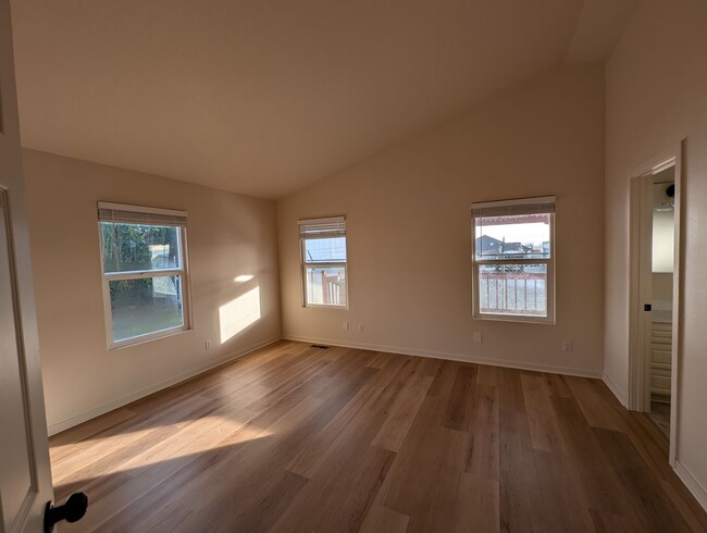 Building Photo - Scappoose House-Newly Remodeled-1/2 off 1s...