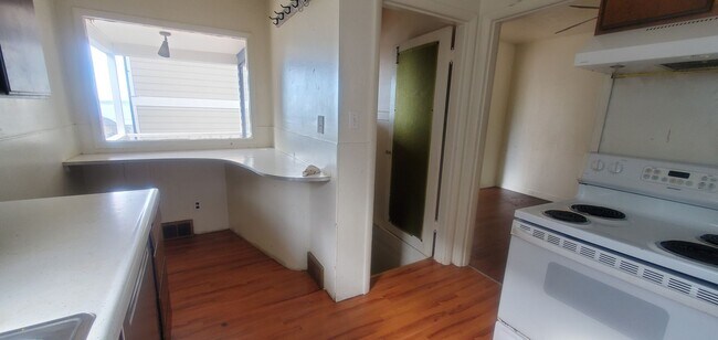 Building Photo - 1/2 off first month! 6bd/2bath House