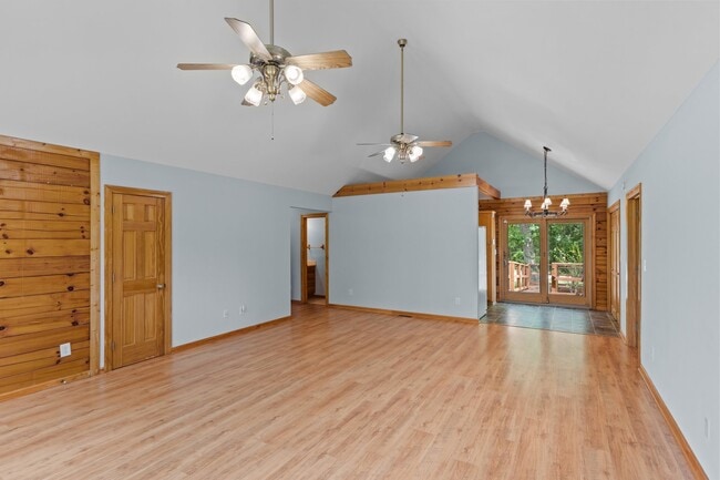 Building Photo - 126 George Jones Rd