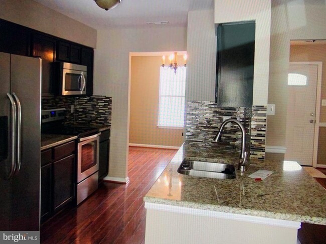 Building Photo - 910 Wind Ridge Dr