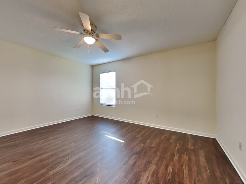 Building Photo - 9630 Mayville Dr E