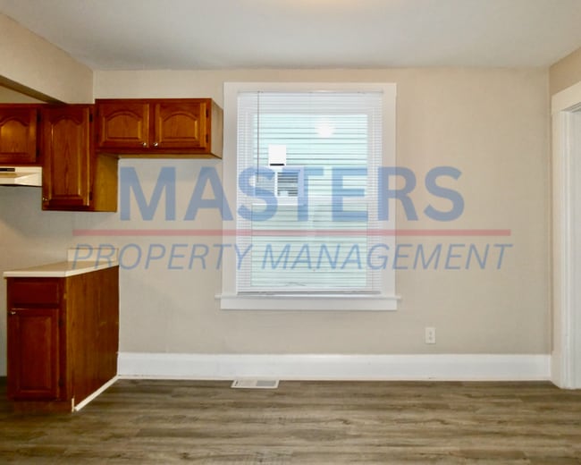 Building Photo - 515 Plymouth St