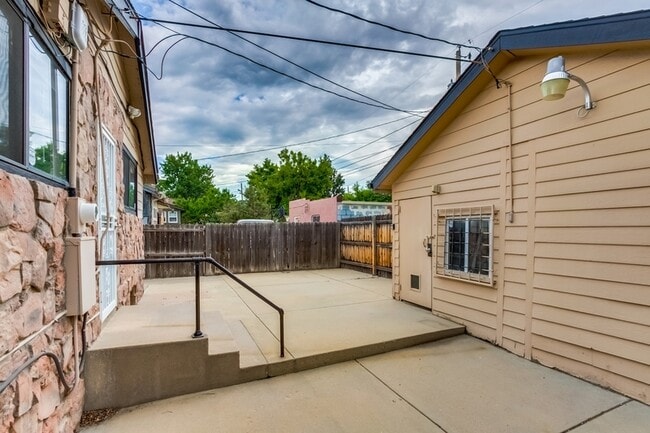 Building Photo - 4435 Clay St