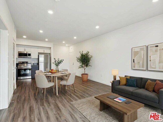 Building Photo - 3567 Chesapeake Ave