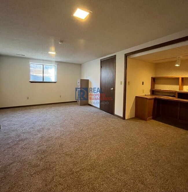 Building Photo - 1605 Flemming Dr