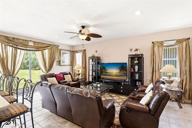 Building Photo - 824 Lake Biscayne Way